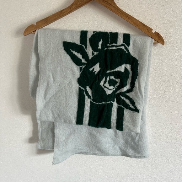 BERYLL FLOWER CASHMERE WRAP SCARF | WINTER GREEN - Picture 3 of 6